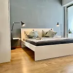 Cozy 3 Km Away From Duomo 아파트
