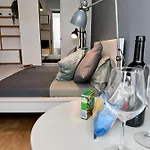 Cozy 3 Km Away From Duomo 아파트