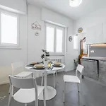 Bandeneresuite Attico Holiday home Milan