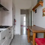 아파트 Panoramic Views, Location *