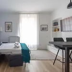 Cozy Porta Venezia 아파트