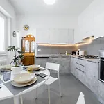 Bandeneresuite Attico Holiday home Milan