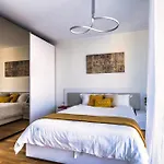 Διαμέρισμα 5 Min Walk From Subway Elegant & Modern *