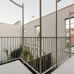 Guesthost - Modern In With Balcony Apartamento Milão