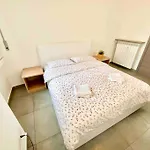 Apartment 12 Minuti Dal Duomometro+10 Posti Letto *