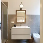 Adelaide Elegant Milano