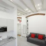 アパート Just Urban - Stylish 1br In Center - Balcony And Metro M2 M4 ミラノ