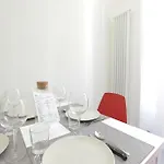 Just Urban - Stylish 1br In Center - Balcony And Metro M2 M4 ミラノ