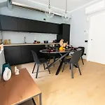 アパート Ihost Luxury -private Parking- Plana 3 ミラノ