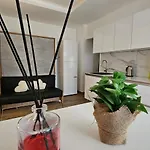 Lägenhet Casa Di Meg A Vicino Ai Navigli