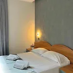 萨拉酒店 2*
