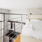 Guesthost - - Gorla M1 Modern Studio!