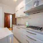 Appartement Xenia - Renovated Two-room In Fiera Area Milaan