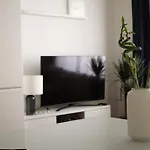 Апартаменты Cozy Flat In Station - 4 Pax