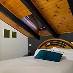 Hosting Dreams Attics - Duomo Apartment Milan
