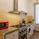 דירה Elegant With Parking - Station *