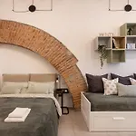 Апартаменты Bricks & Beams In The Key Area Of *