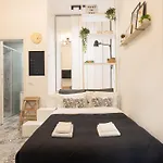 Tiny & Tidy In The Key Area Of 아파트 *