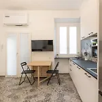 아파트 Tiny & Tidy In The Key Area Of *