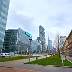 Luxury House - 2 Minutes Walk From Station