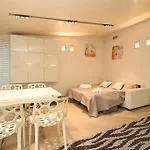 Luxury House - 2 Minutes Walk From Station * 밀라노