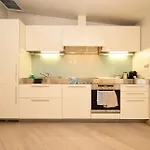 Luxury House - 2 Minutes Walk From Station *