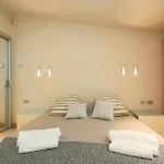 Luxury House - 2 Minutes Walk From Station * 밀라노