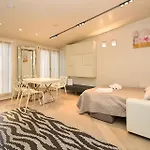 Luxury House - 2 Minutes Walk From Station 아파트