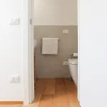 Beautiful Loft Near Navigli 아파트