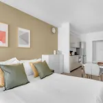 Appartement Airy With Balcony & Garage By Ndp Rent