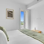 Airy With Balcony & Garage By Ndp Rent Appartement *