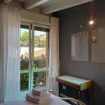 Elegant Stylish House With Garden & Ac アパート