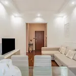 Apartment De Angeli M1- Cosy With Balcony Milan