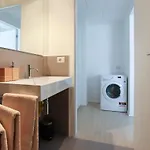 Newly Renovated Bright Penthouse ميلان