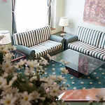 Flora Hotel