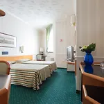 Flora Hotel 3*
