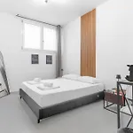 ゲストハウス 12 -near Train Station -15 Min Rho Fiera-duomo-malpensa 3*