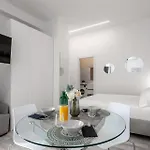 Stayeasy Crivelli - Stylish Studio, Duomo Walking * Mailand