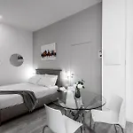 Stayeasy Crivelli - Stylish Studio, Duomo Walking * Mailand