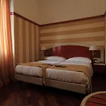 Metro Hotell 3*