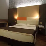 Metro Hotell 3*