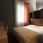 Metro Hotell 3*
