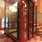 Metro Hotell 3*