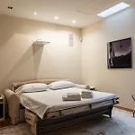 Youhosty - Luxury Town House
