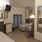 Montecarlo فندق ميلان