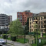 艾索拉罗麦公寓 米兰