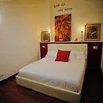 Hosting Dreams Attics - Duomo Apartment