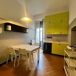 Prestigious 3 Bedrooms, 8 Guest, Centre Porta Romana Milano