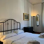 Prestigious 3 Bedrooms, 8 Guest, Centre Porta Romana Lägenhet