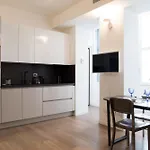 Artstay - Duomo, Spiga, Near Metro M1 * Milan